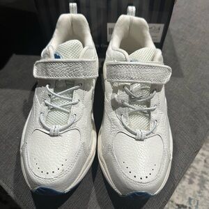 Women's Dr. Comfort Diabetic White Athletic Shoes with Velcro New with box